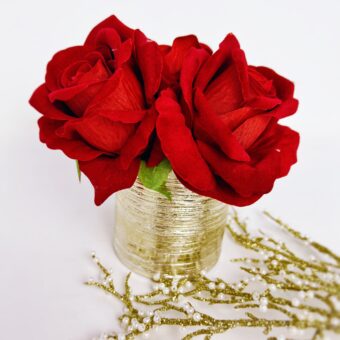 Red flower centerpiece décor perfect for you