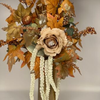 Holiday centerpiece with fall autumn golden colors